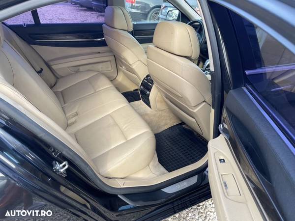 BMW Seria 7 730d - 25