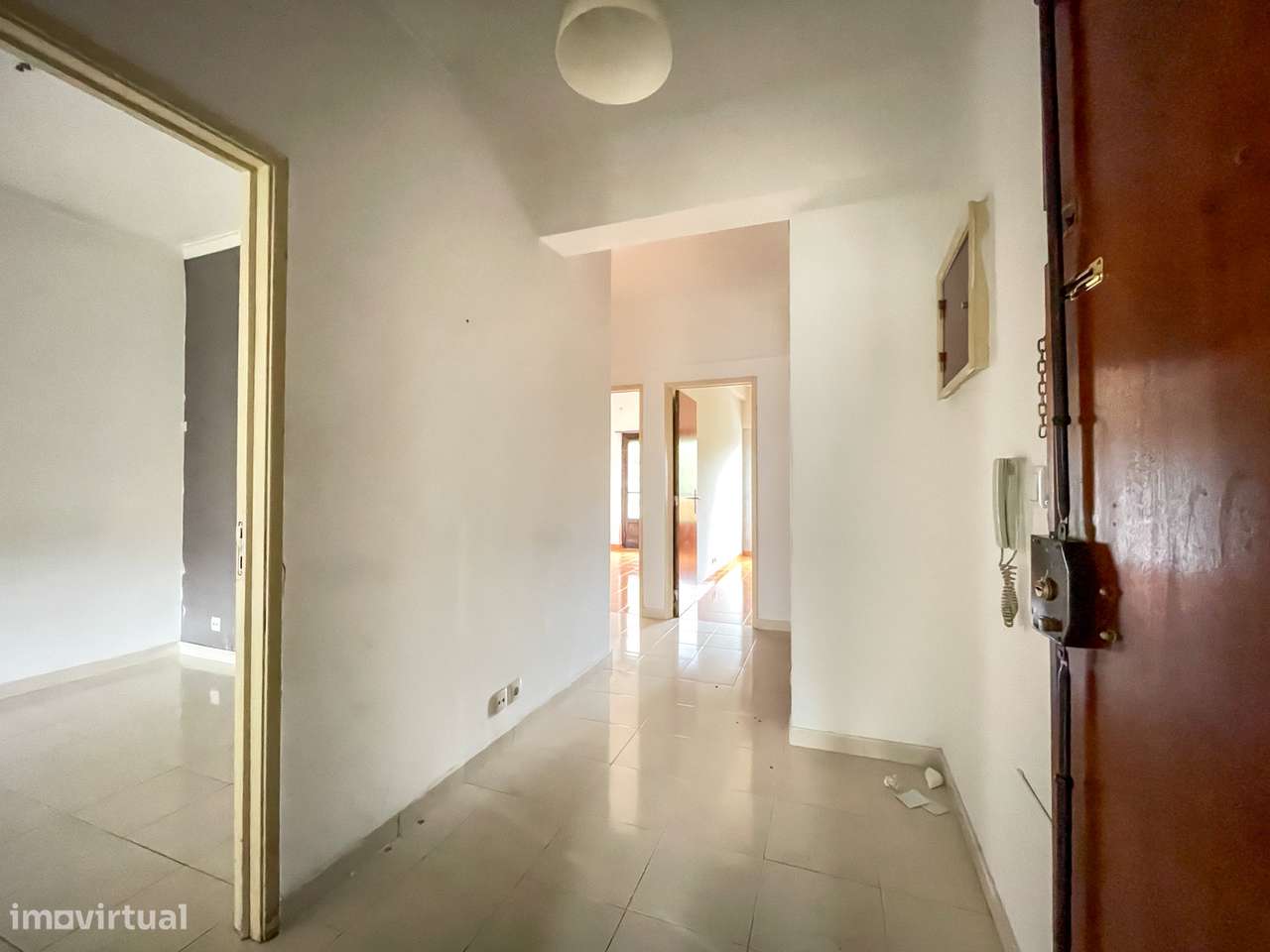 Prédio com 8 T2 (7 devolutos) + Sótão - Póvoa de Santa Iria-13