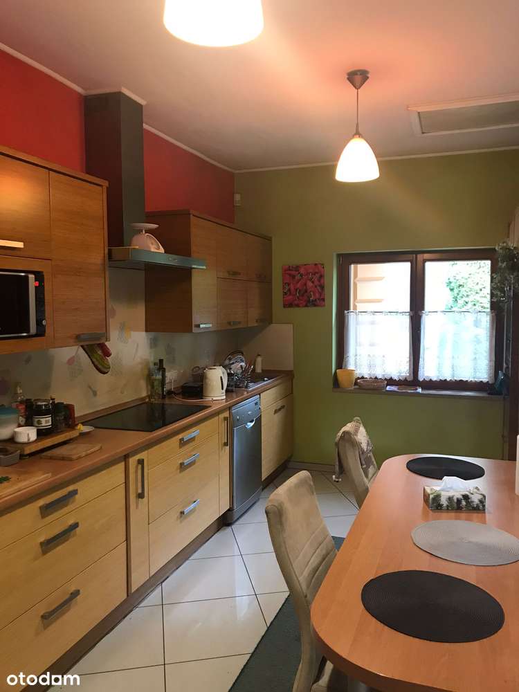 Przestronny dom z ogrodem i garażem-11