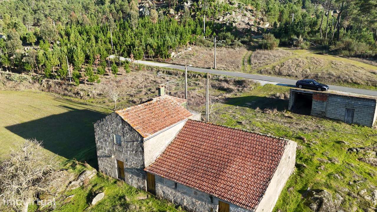 O Refúgio Perfeito entre o Rio e a Natureza: Quinta com 2 Hectares-7