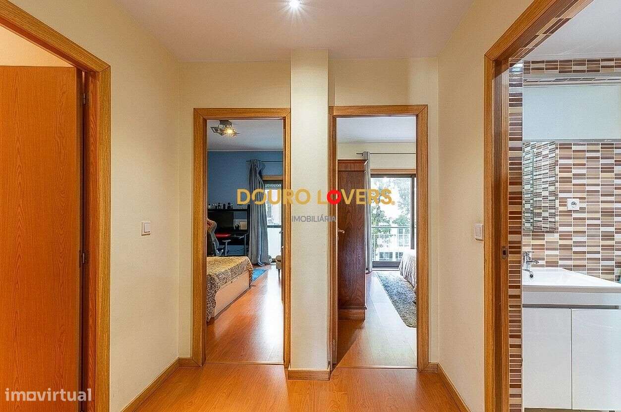 T2+1 Renovado em Matosinhos Sul-13