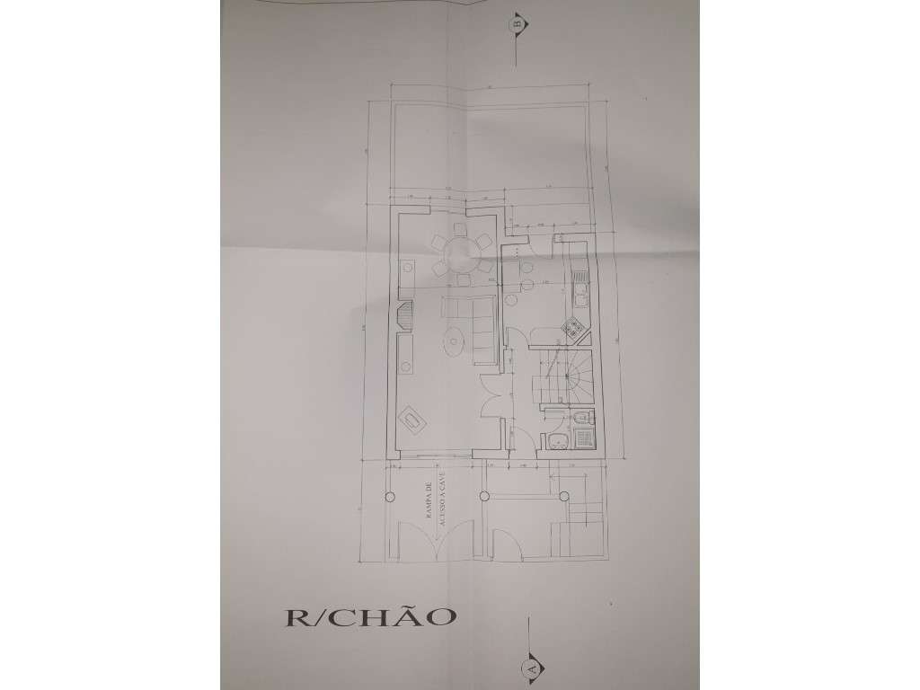Moradia de 3 Pisos Com Garagem e Aproveitamento de Sótão-22