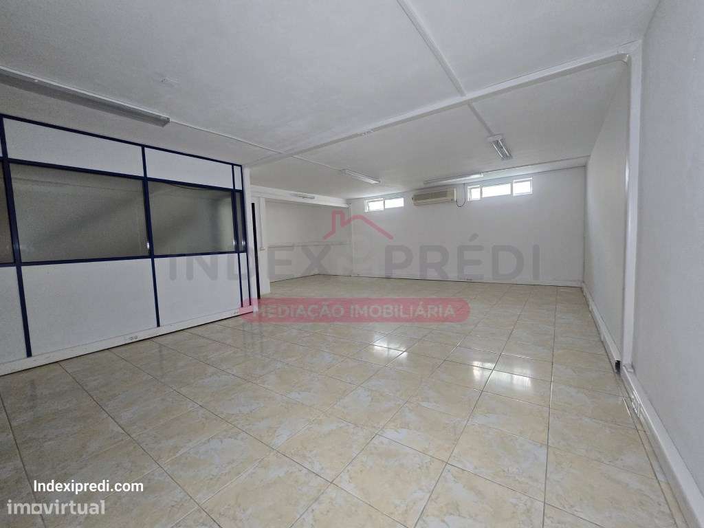 Investidores - Excelente loja com muita luz natural. - Arrendado-30