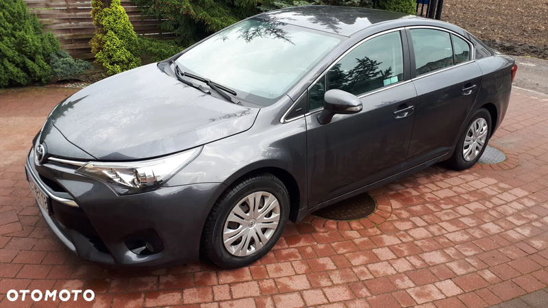 Toyota Avensis 1.6 Active - 10