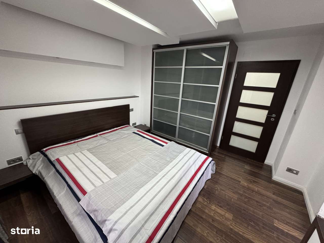 Super apartament in blocul turn de la OMV-4