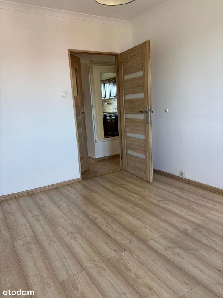 3 pok . balkon oddzielna widna kuchnia dobra lokalizacja-6