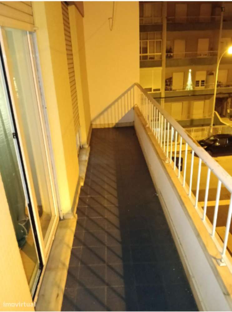 Quarto - localizado em Linda-a-Velha Lisbon - Grande imagem: 4/8