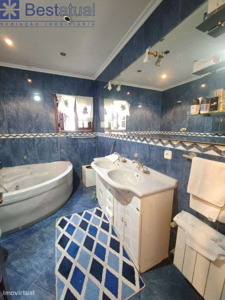 Moradia T4  C/Sótão + 1 Habitação T 3 - J/MC Donalds-30