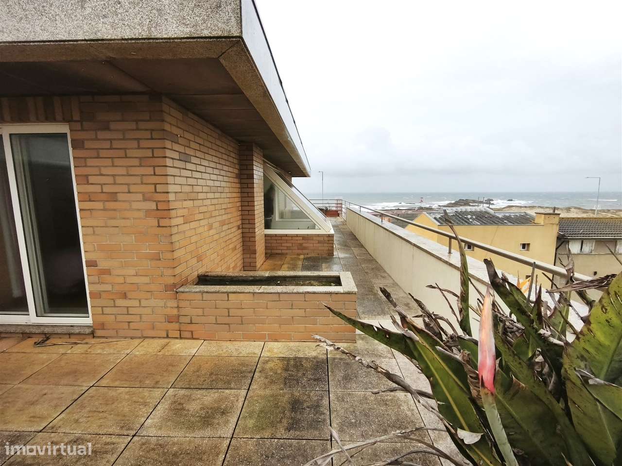 T3 Duplex com terraço em frente ao mar – Lavra-27