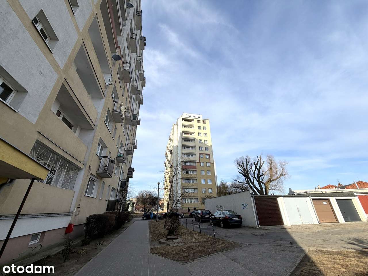 3 pokoje; 48m2; BALKON + GARAŻ pod budynkiem-1