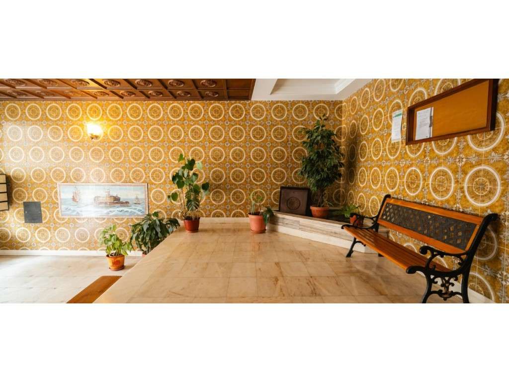 Apartamento T2 Totalmente Remodelado - Oeiras - Figueirinha-19