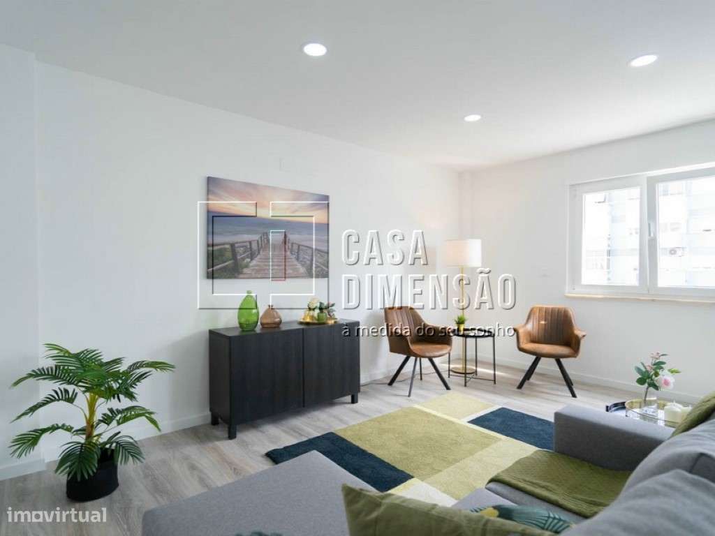 Apartamento de tipologia T3 com varanda, mobilado e equipado em Ben...-4