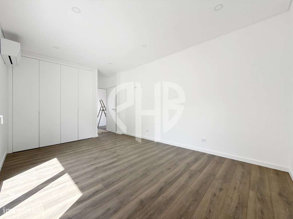 Moradia de Luxo T4 C/ Piscina e Box // Em Construção-34