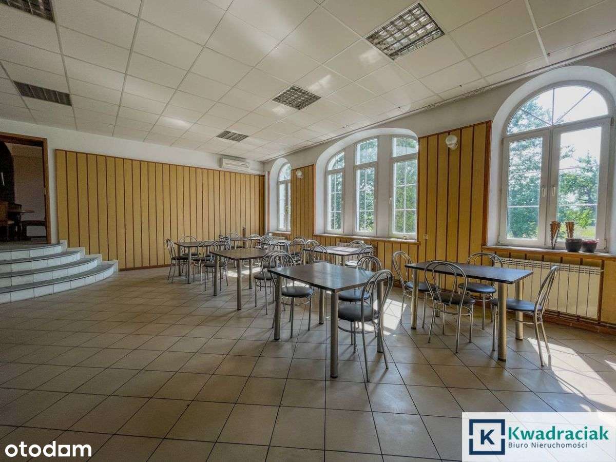 Budynek komercyjny 487 m² z garażami – Jasło, tere-17