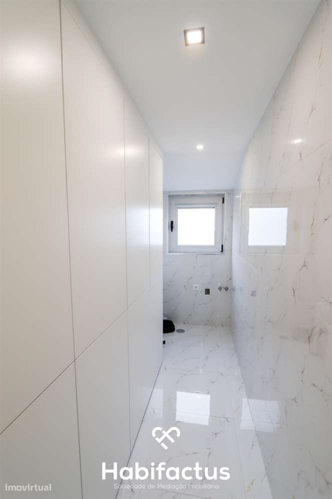 Apartamento T3+2 com Varandas e Terraço em Viseu-30