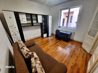 Apartament luminos cu o camera, tavan inalt, zona semicentrala