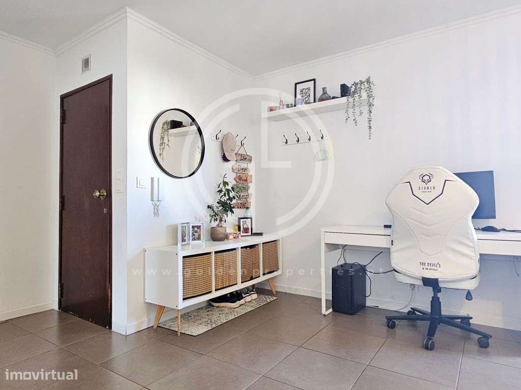 Apartamento T2 em Quarteira, com espaçoso terraço, e perto da praia-7