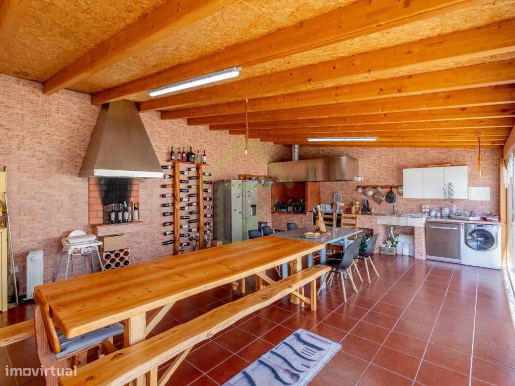 Quintinha com piscina inserida em terreno com 2950 m2-55