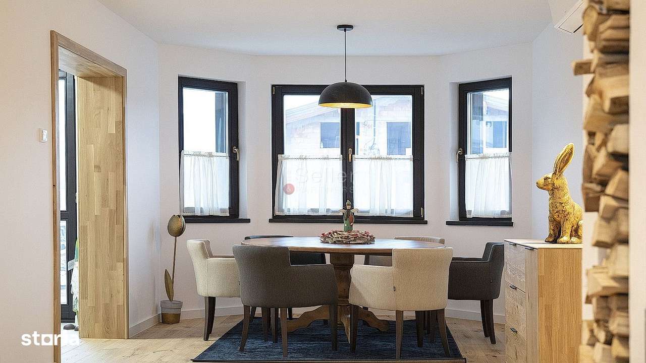 Priveliste frumoasa catre Masivul Postavarul - Imagine principală: 4/20