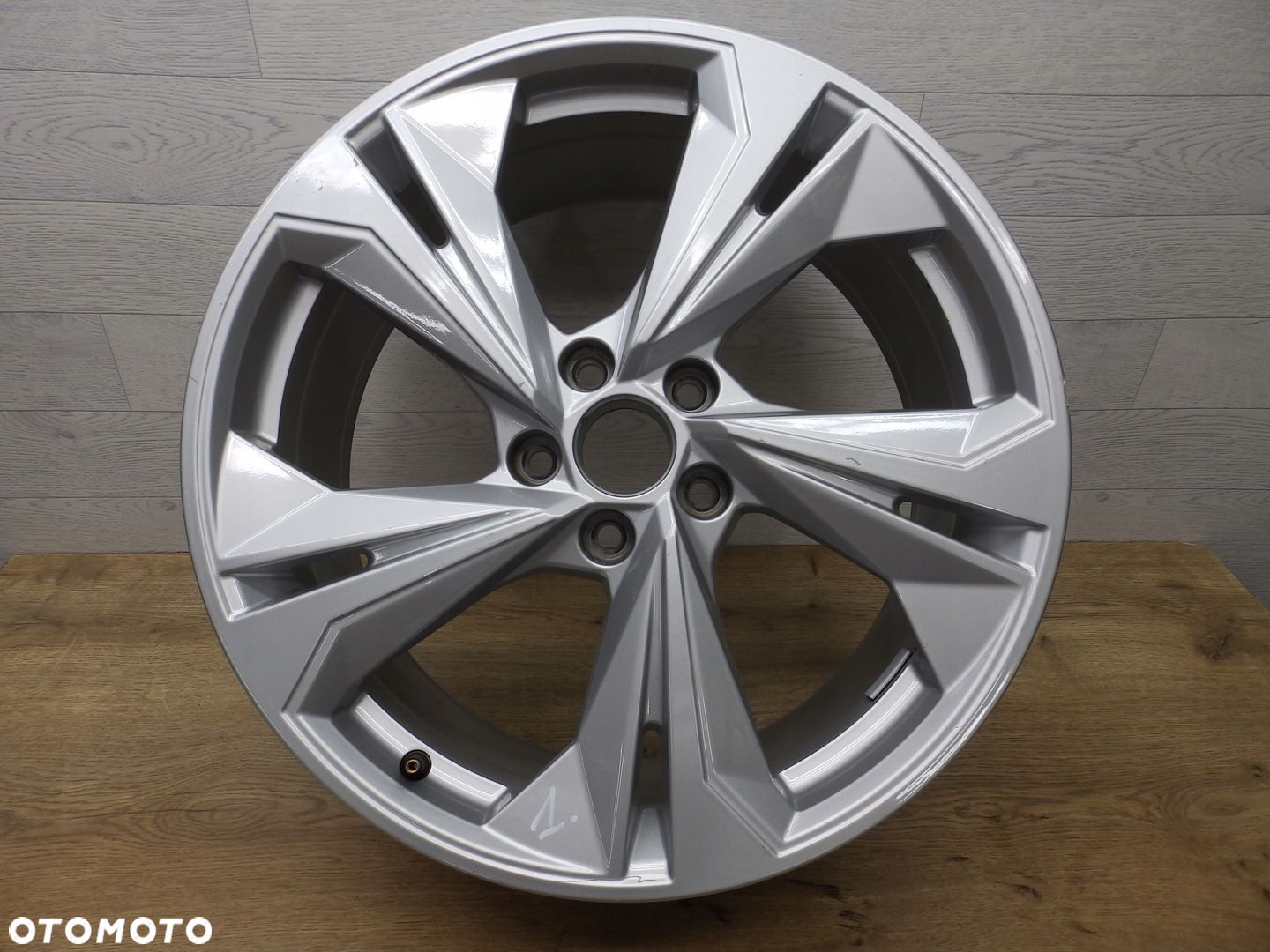 Felga Audi A3 S3 8Y0 E8Jx19H2-N Et49 5x112 - 1