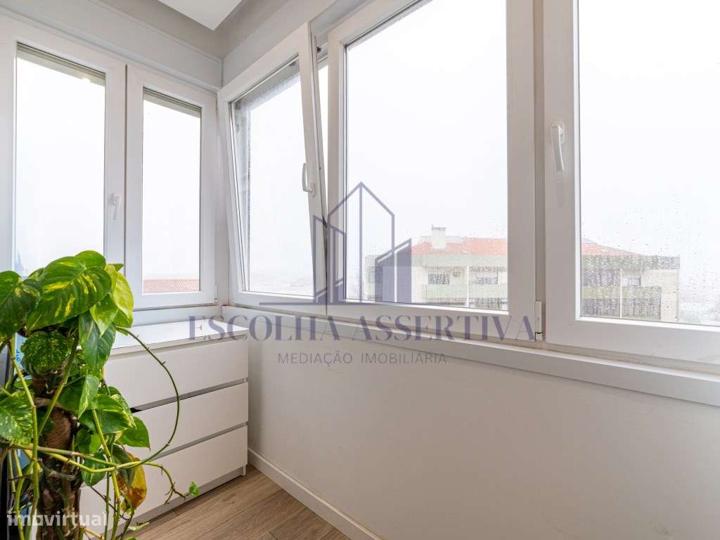 Apartamento T3 remodelado, com vista desafogada-26