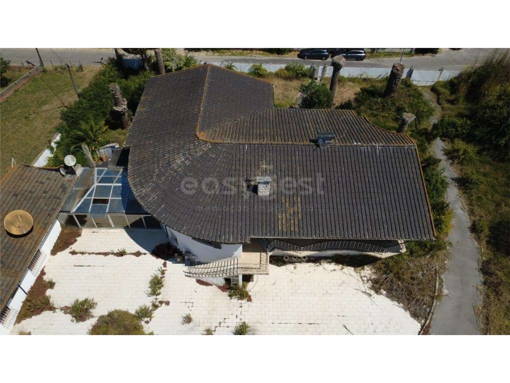 Moradia T5 com piscina totalmente vedada a 800 m da Vila da Tocha - Grande imagem: 1/31