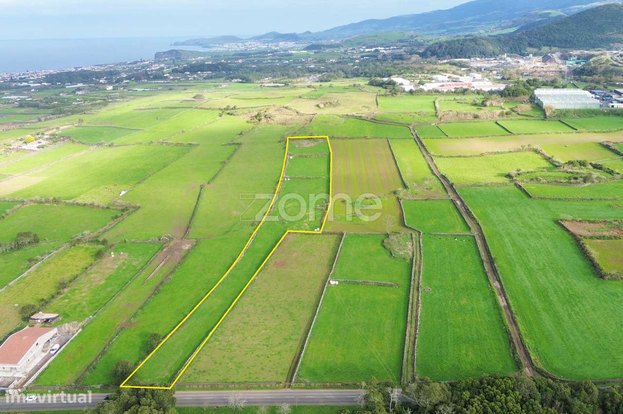 Terreno Rústico com 12.220 m² e Excelentes Acessos na Ribeira Grande - Grande imagem: 2/19