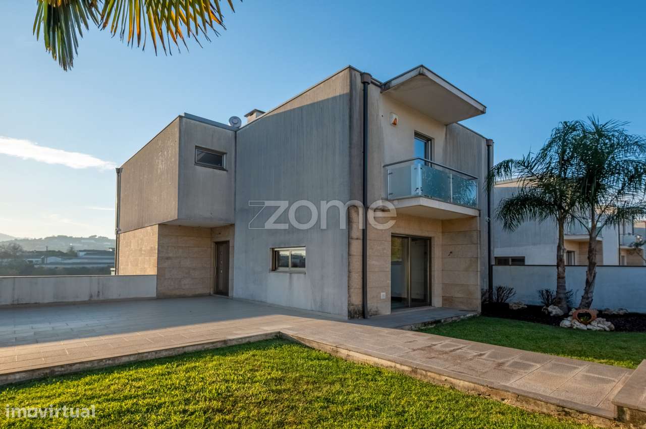 Moradia T3+1 como nova, com piscina e jardim - Amarante, Porto - Grande imagem: 2/57