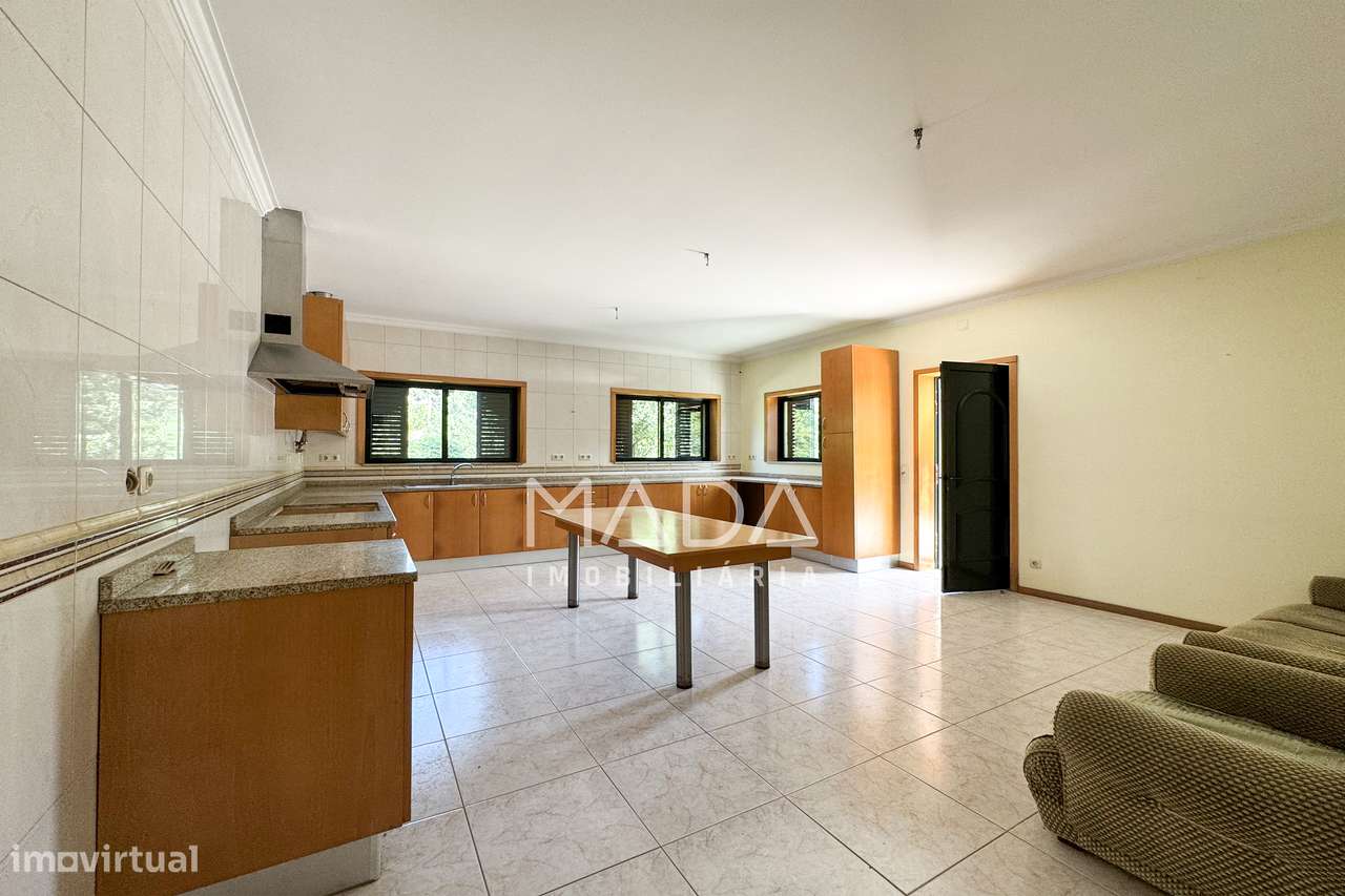 Moradia T4 + Moradia em pedra + terreno (3 artigos) em Lago, Amares-11