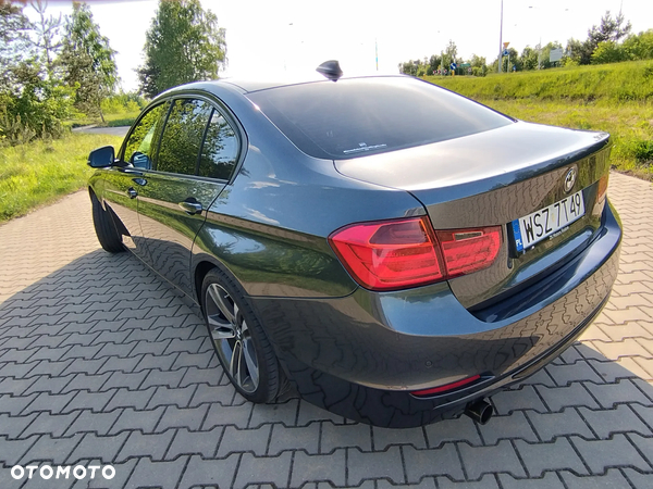 BMW Seria 3 320d Sport Line - 2