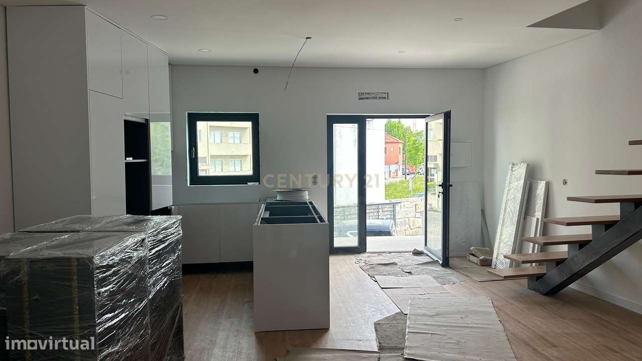 Excelente Oportunidade – T2+2 Duplex em Águas Santas-12