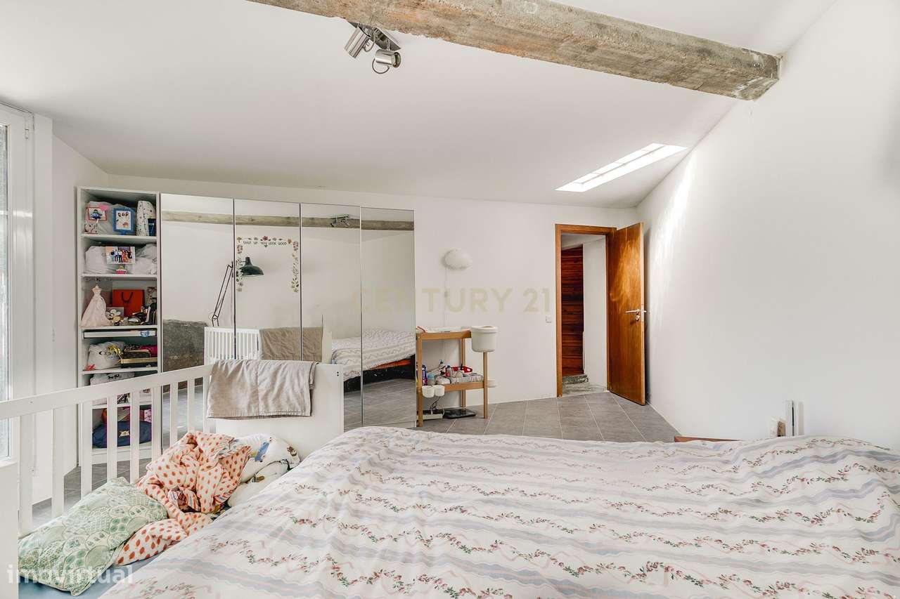 Terreno de 956m2 com duas moradias em Alcântara, Lisboa, uma T4 e T3-10