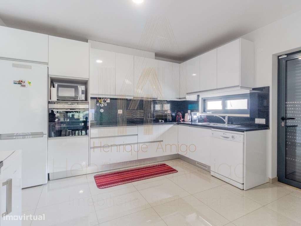 Moradia T4 com piscina em Castelo (Sesimbra)-9