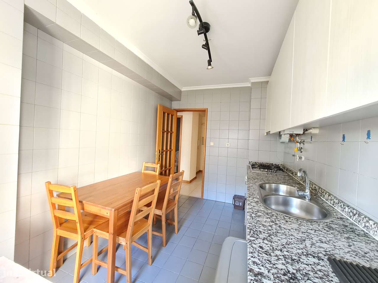 Arrenda-se apartamento T1 junto ao BragaParque - Grande imagem: 5/11