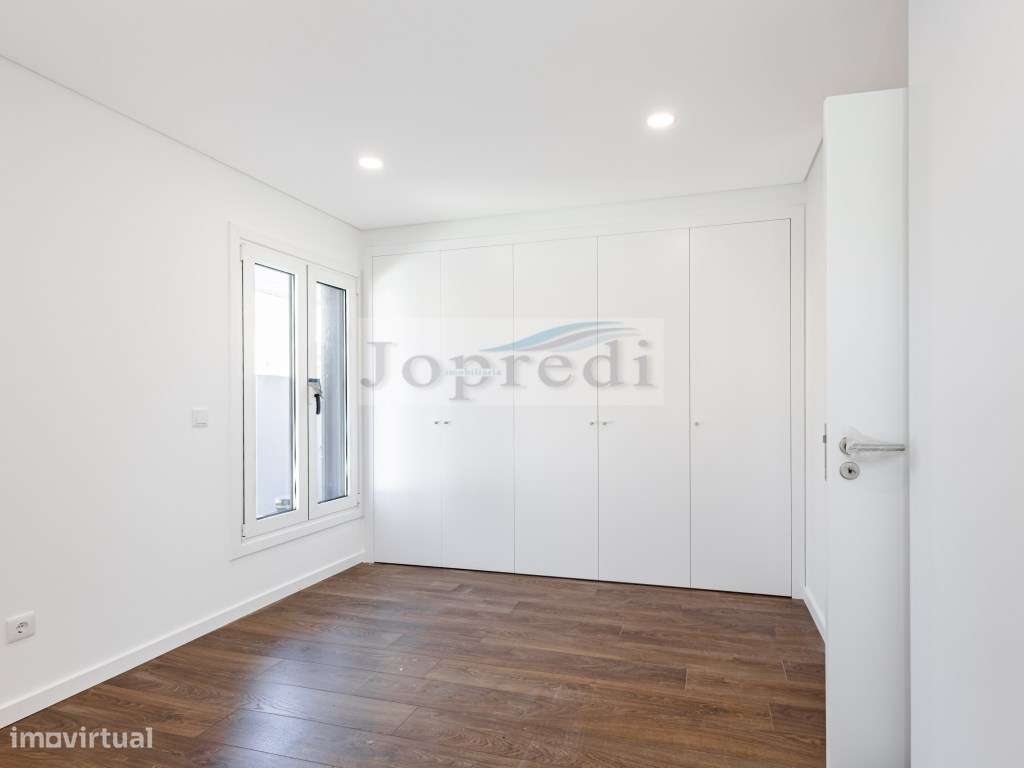 Moradia Geminada T4 nova-9