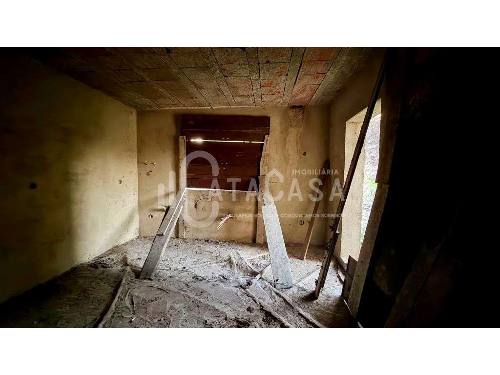 Moradia T4 na Borralha em fase de acabamentos-31
