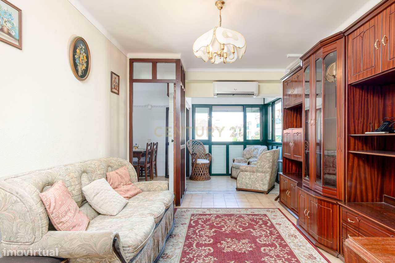 T2 em Caselas – Oportunidade para Criar a Casa dos Seus Sonhos-0