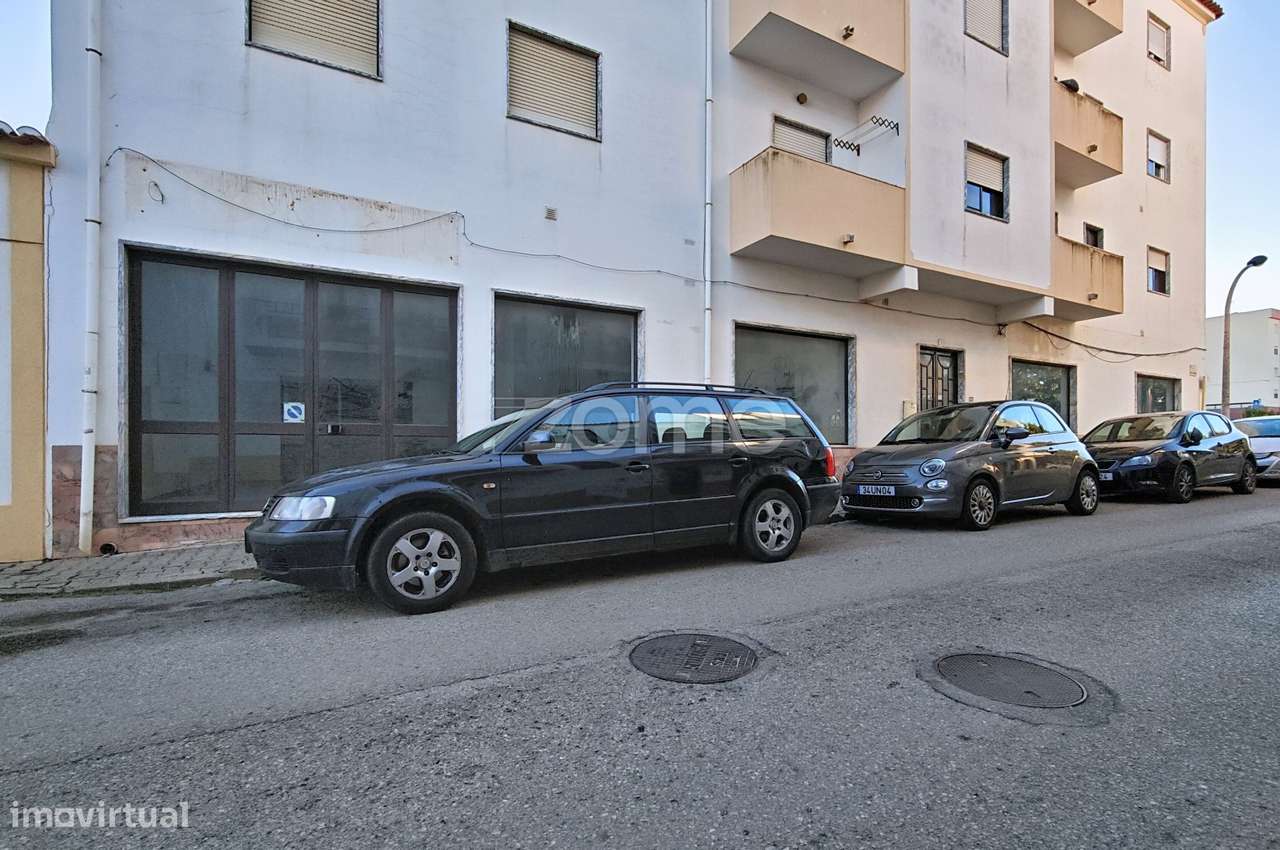 Loja no centro de São Bartolomeu de Messines com 216m2-5