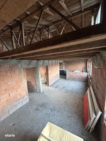 Vand casa la rosu - Imagine principală: 4/8