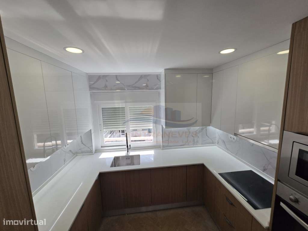 T3 Junto á Urbanização Vila Chã, com 2 WCS e Varandas - Totalmente ...-22