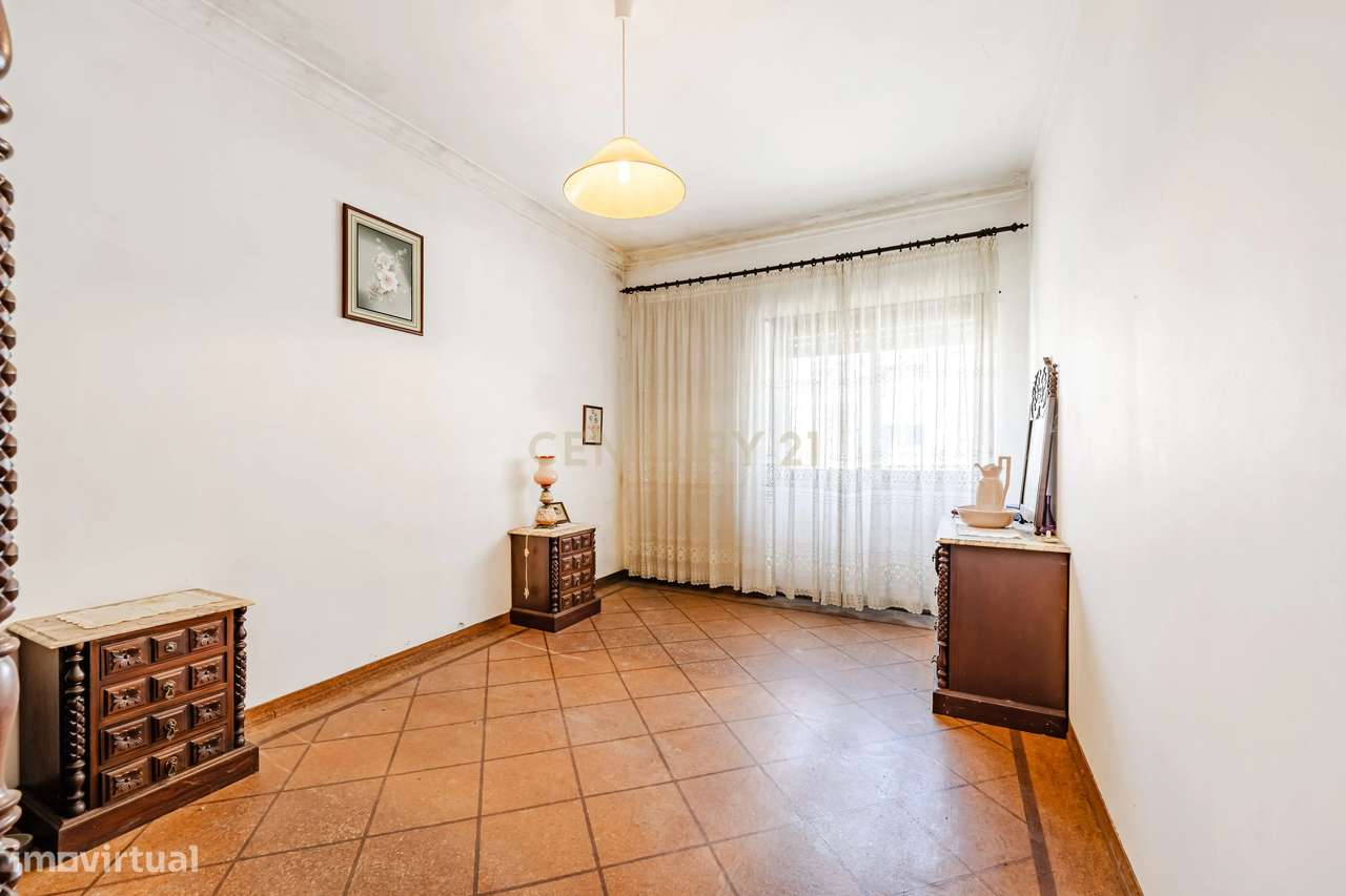 Apartamento T4 - Laranjeiro-24