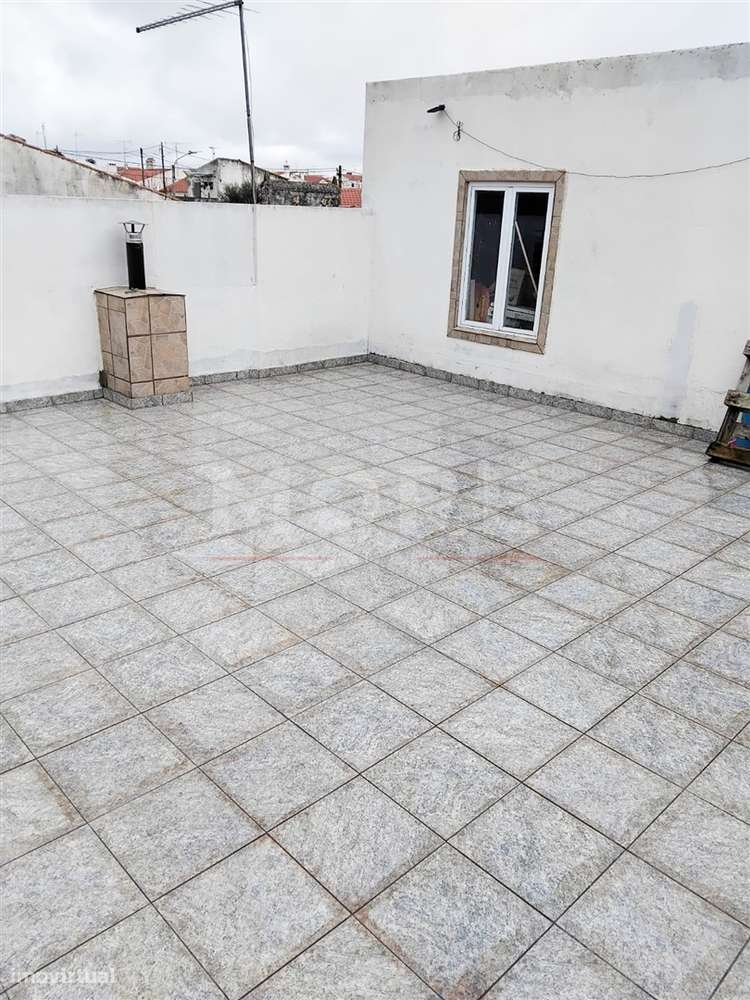 Moradia T3 Térrea Totalmente Remodelada-18