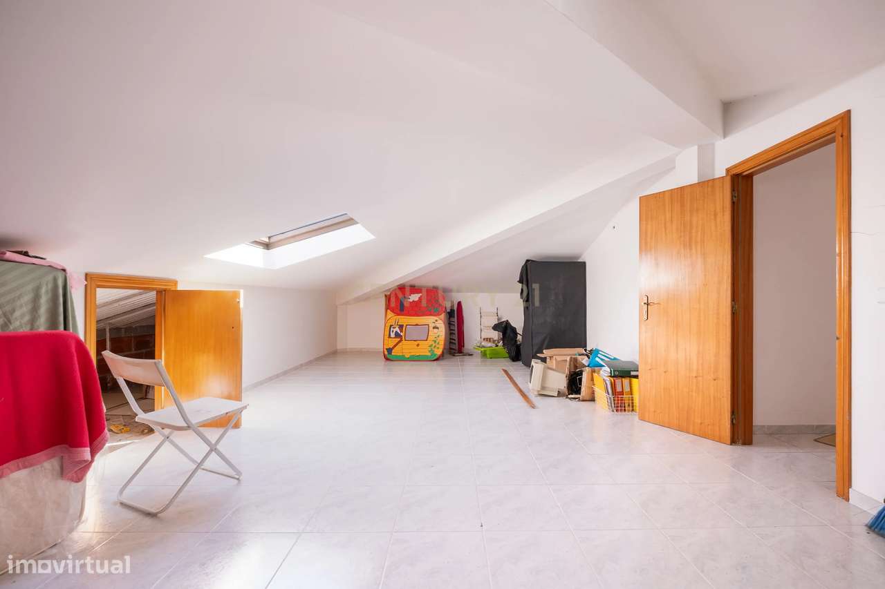 APARTAMENTO T3 COM GARAGEM E SÓTÃO | BUARCOS-19