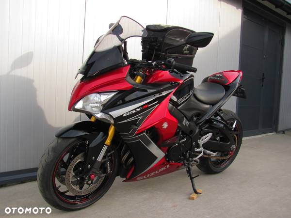 Suzuki GSX - 22