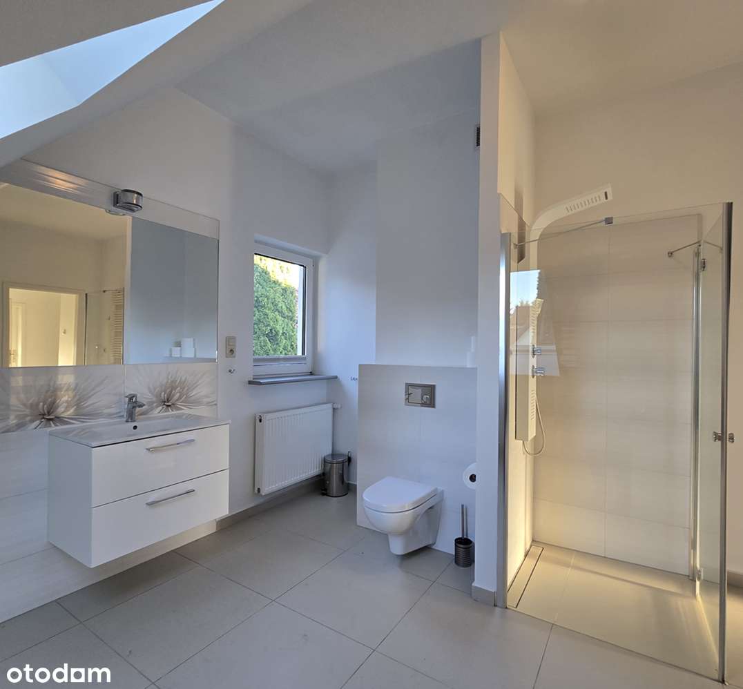 Komfortowy dom z ogrodem i niezależnym mieszkaniem-8