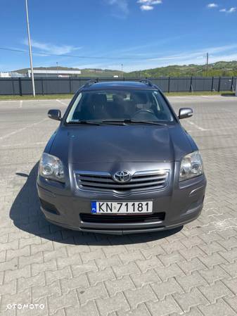 Toyota Avensis 2.0 D-4D 2010 - 40