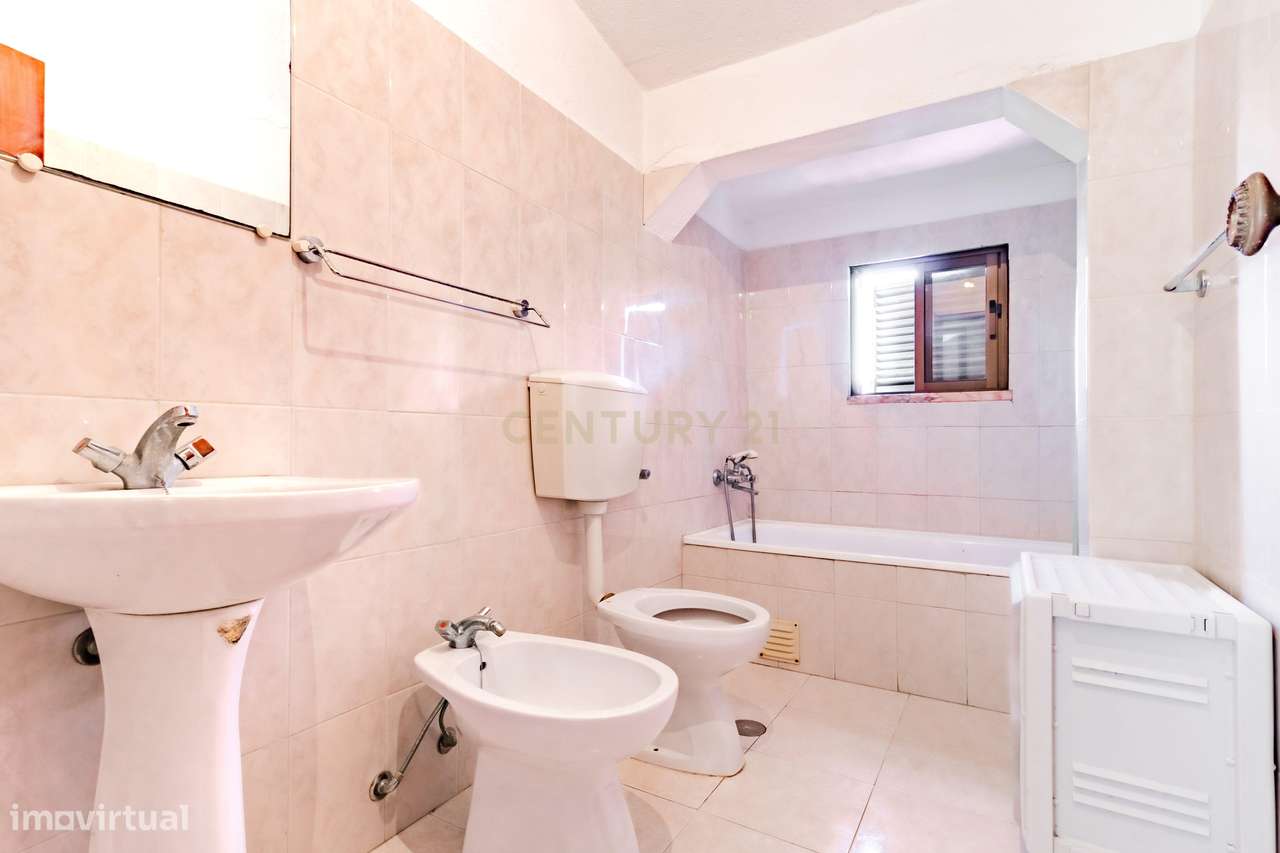 Casa T2 em Fernão Ferro, Seixal - Oportunidade Única!-17
