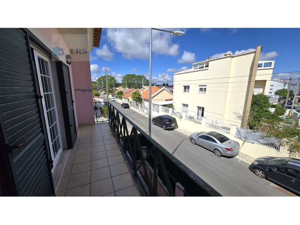 Moradia em Alcoitão - Excelente Oportunidade

Situada numa zona r...-29