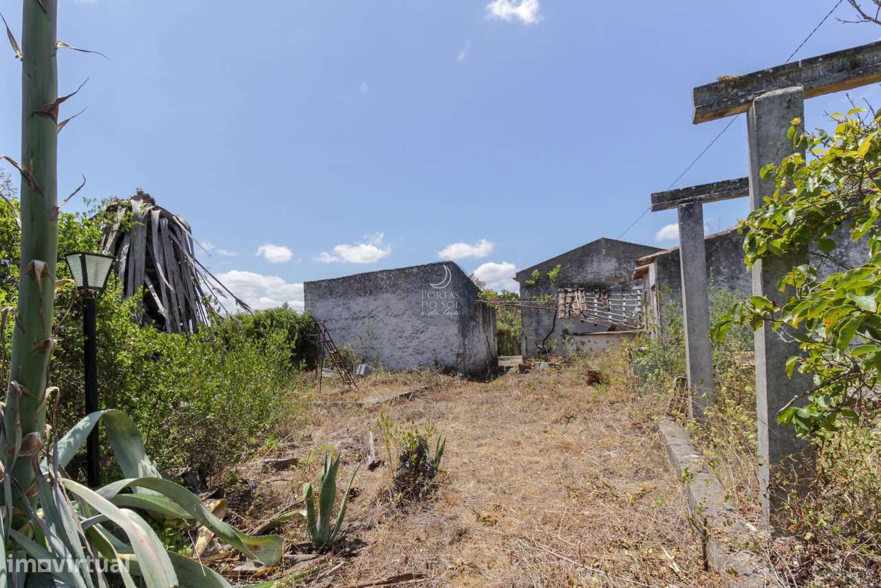 Quintinha de 2.995 m2 c/ moradia V2 e poço.-20