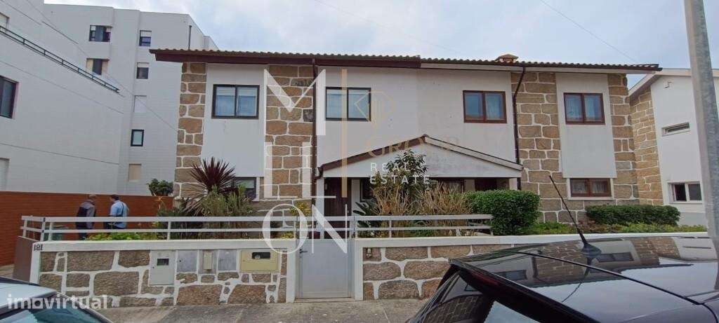 Moradia T4, situada na 2a linha de mar, oferece uma localização privil - Grande imagem: 5/27